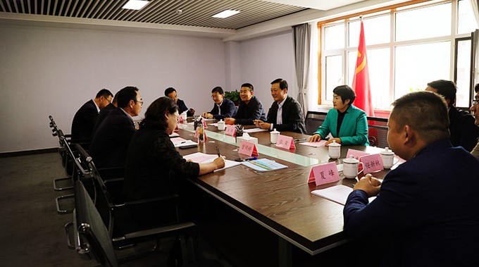 崇信县县委书记王锦一行到访开云足球_副本.jpg