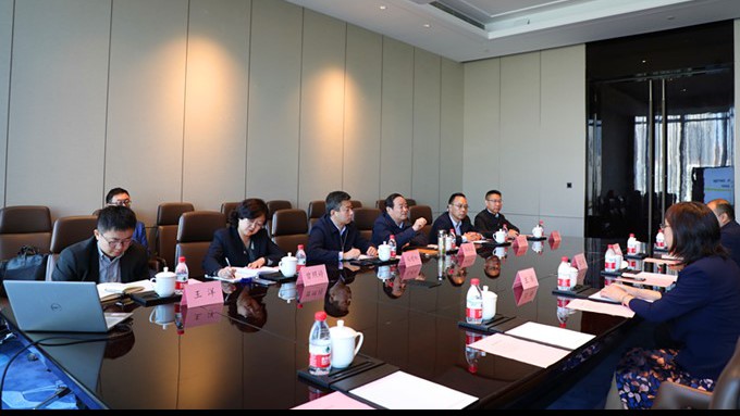 武威市委副书记、市长周伟一行与开云足球交流座谈