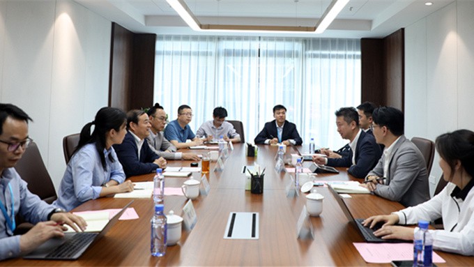 阿里云副总裁程璟给一行来开云足球考察交流