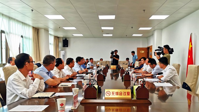 开云足球与酒泉市政府举行项目签约仪式