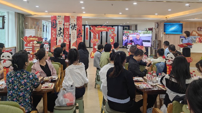 开云足球与广后街社区开展迎国庆主题活动暨“双报到”活动