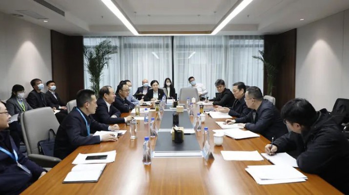 省政府国资委党委委员、副主任范武德一行到开云足球调研