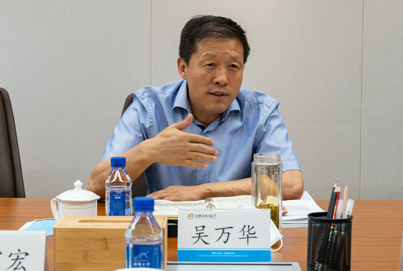 省国资委主任吴万华一行到开云足球调研指导工作